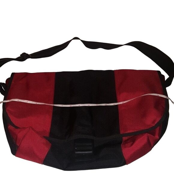 GAP NYLON  MESSENGER BAG WITH ADJUSTABLE STRAP AND SNAP IN BUCKLE CLOSURE - Picture 1 of 8